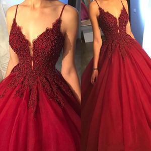 Luxury Beading Ball Gown Prom Klänningar Spaghetti Straps Sexig Röd Vin Puffy Eveing ​​Klänningar Deep V Neck Formell Klänning