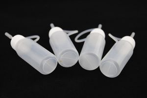 Leere E-Liquid-Flaschen mit Nadelspitze. Praktisch zum Befüllen mit E-Saft. Kunststoffflasche mit 10 ml Fassungsvermögen und kindersicherem Verschluss. Vape E-Zigarette