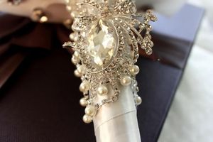 Exquisite Luxury Wedding Flowers Crystals Pearls Rhinestones Beading Sparkling Bridal Bouquet Satin Flowers Garden Church Beach We199j