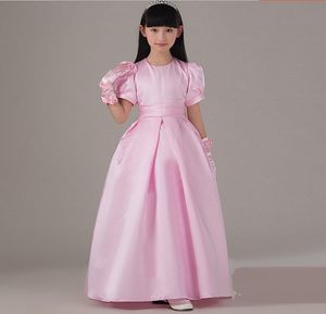 Satin A Line Kwiat Girl Sukienki Długość podłogi Klejnot Neck Krótkie Rękawy Summer Beach Wedding Party Pageant Suknie Sash Dzieci Druhna Dress