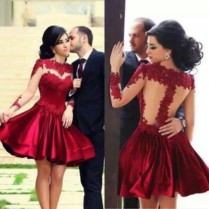 Retro-elegantes, hochgeschlossenes, bauschiges, burgunderrotes, kurzes Mini-Abschlussballkleid, Partykleid, Applikationen, durchsichtiger Rücken, lange Ärmel, Satin, Cocktail-Party-Kleider