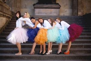 Kolorowe Tulle Druhna Spódnice Długość kolana Ruffles Tanie Druhna Dress poniżej 40 $ Darmowa Wysyłka Tutu Spódnica na suknie ślubne