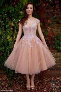 Blush Vintage Teelange Brautkleider Boho Illusion Spitze Böhmisches Hochzeitskleid Tüll Günstige Landhochzeitskleider Kurzes Kleid mit Flügelärmeln