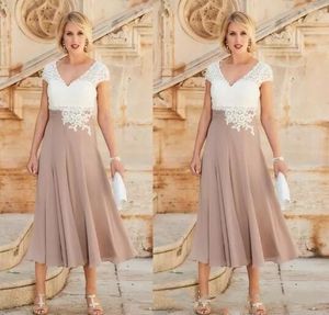 2020 Formal Plus Size Champagne Mother Of The Bride Dresses V Neck White Lace Appliques Beads Cap Sleeves Tea Length Wedding Guest273C