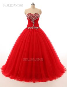 2017 nya sexiga röda quinceanera klänningar bollklänningar med pärlor kristaller spets upp söta 16 klänningar 15 år prom klänningar qs1100