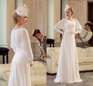 Vit Vintage A-Line Bröllopsklänningar Långärmade Designer Avslappnad Enkla Bridal Klänning Klänningar För Slott Bröllop Brud med Handgjorda Blomma