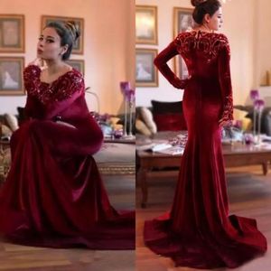 Vintage 2017 Dark Czerwony Aksamit Długim Rękawem Syrenki Suknie Wieczorowe Koronki Aplikacja Zroszony Formalne Suknie Plus Size Custom Made China EN110913