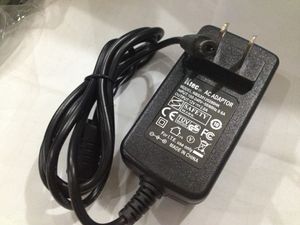 USプラグDC 12V 2A ACアダプタ充電器電源2.5mm * 5.5mm / 2.1mm * LEDストリップCCTVのための5.5mmの交換