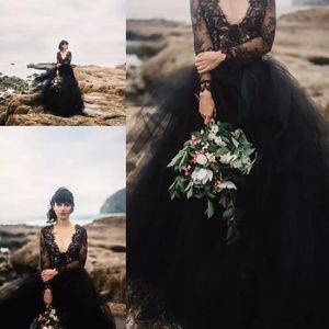 Vintage Black Bohemia Suknie ślubne 2020 V-Neck Illusion Lace Długie Rękawy Backless Sukienka Bridal Beach Boho Suknie ślubne