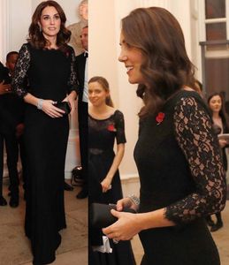 Eleganta svarta spetsiga kvällsklänningar med långa ärmar Kate Middleton i Bateau Neck Prom Kappor Golvlängdskede Formell klänning