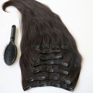 Clip da 220 g 20 22 pollici nelle estensioni dei capelli umani Capelli brasiliani 1B # / Off Capelli lisci neri Remy tesse 10 pezzi / set pettine libero