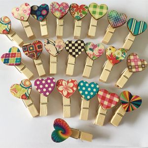 100-Pack small love heart wooden clips for wedding photo decoration wedding favors party favors, mixing colors randomly