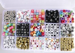 Großhandel 16 Arten 1000 teile / los Webstuhl Alphabet Acryl Perlen Charms Armband Gummibänder DIY Silikon Nachfülls Cube Buchstaben Perlen Anhänger Zubehör