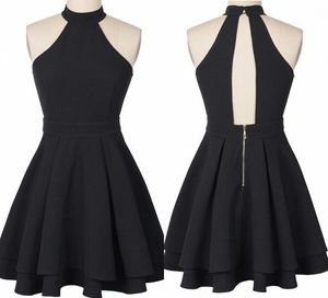 Elastische Seide wie Satin, sexy kurze Sommer-Partykleider, schwarzes Mini-Cocktailkleid, Neckholder, Reißverschluss hinten, Falten, günstig