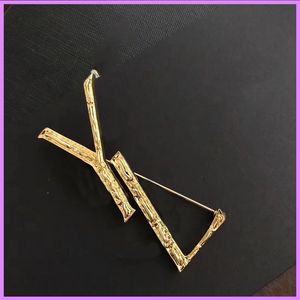 2021 Bamboo Brooch Gold Women Brooch Luxury Designer Jewelry With Letters Casual High Quality Mens For Gifts Business Ladies Party D2110076F
