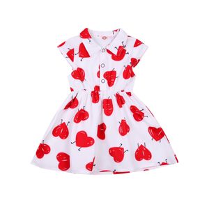 San Valentino Principessa Infantile Bambina vestita LOVE Cuore Stampa Ruffles Manica Gira giù il colletto Lunghezza al ginocchio Abito a trapezio 2-7Y Q0716