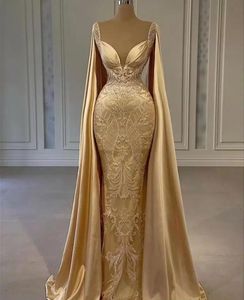 Gold-Champagner-Meerjungfrau-Abschlussballkleid mit langem Umhang, Wickel-Perlenspitze, applizierte arabische Königin, Abendempfangskleid, Robe de Soir￩