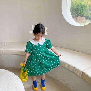 Sommar koreanska stil baby flickor lös kortärmad kärlek tryck klänningar 1-6 år bomull Peter pan krage prinsessa klänning 210615