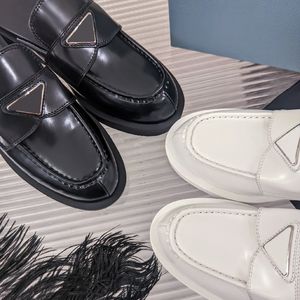 Mode triangel bokstäver etikett sandaler loafers skor stängd topp tofflor avslappnad högkvalitativ kvinnor lyx äkta läder tjock botten designer storlek 35-40 med låda