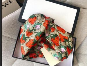 Markendesigner Seiden Bandanas Elastizität Frauen Stirnbänder Luxus Mädchen Erdbeer Haarbänder Schalzubehör Geschenke Kopf-