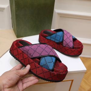 2021 donna Infradito Sandali moda di lusso Spiaggia Pantofole con fondo spesso piattaforma Scarpe da donna Lettere Alfabeto signora Pelle Tacco alto Scivolo da donna Taglia grande 35-41-42