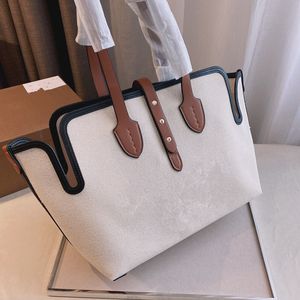 All-Match Ladies Bag Bag 2021 Иностранные Стиль Высококачественные Роскошные Сумки Большие Емкость Высококачественные Дизайнерские Рюкзаки Цена Устойки МА