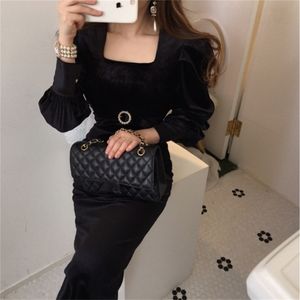 Korean Autumn Chic Retro Square collar Slim velvet Dress Women Temperament High Waist Puff Short Sleeve Bodycon 210519