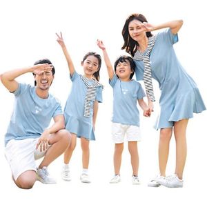 Lässige Sommerfamilie Passende Outfits Mama Papa und ich Kleidung Mutter Tochter Kleid T-Shirt 210521