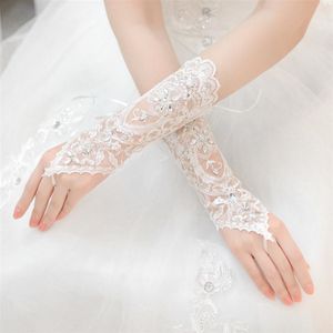 Brudhandskar Vita korta bröllopshandskar kvinnor fingerlösa brud elegant strass spetsar för brudtillbehör