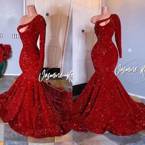 2022 Red One Shoulder Sequins Mermaid Prom Klänningar Långärmad Ruched Evening Gown Plus Storlek Formell Party Wear Grows