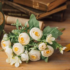 装飾的な花の花輪の人工牡丹茶のローズカムレ絹偽物の花小さな芽花嫁の結婚式の家の装飾