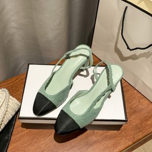 Kvinnor Luxury Fashion Designers Sandal Slinen Fabric Mid Heel Slippers Slipper Foam Runners Väskor Designer Patentläder kan matchas med kvällslitage