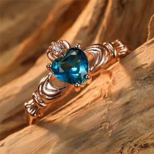 Cluster Rings Blue Green Crystal Zircon Heart Claddagh For Women Wedding Fashion Jewelry Rose Gold Rainbow Stone Engagement Promise Ring