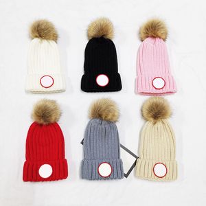 Мода женские дизайнеры шляпу капота зимняя фаната вязаные шерстяные колпачки плюс бархатная крышка черепочки POM шапочки