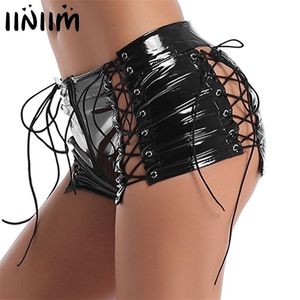 Kvinnor Wetlook Sexiga Mini Shorts Läder Low Rise Hollow Out Lace-up Zipper Crotch Booty för natt Cocktail Party Clubwear 210724