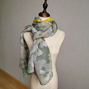 Scarves som säljer Miyake Fold Fashion Camouflage Print Mjukt och bekvämt sjal Scarf Dual Purpose Silk I lager