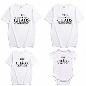 Matchande outfits pappa barn son baby familj barn t-shirt brev skrivbord mommy och mig kläder 210417