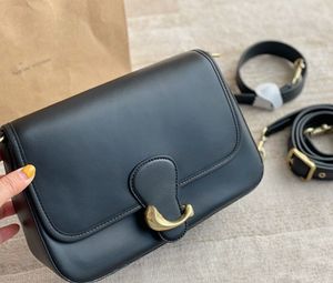 Luxurys Designer Bolsas 2021 New Women's Single Messenger Bag Portable Soft Tabby Pequenos sacos pequenos Bolsa de aba