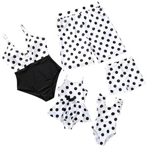 Dad Son Swimwear Beach Bath Swimsuits Dots Family Look Bikini Mommy Me Clothes Mom and Daughter Dress Matching Outfits 210417