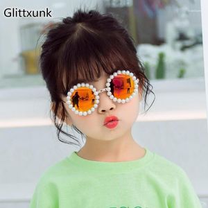 Solglasögon Glitztxunk Kids Barn Gorgeous Designs Pearl UV400 Round Sun Glasses för Boy Girls Eyewear Retro Metall Eyeglass1