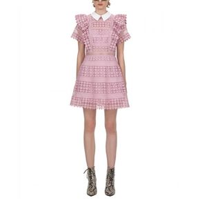 Högkvalitativ självporträttklänning Rosa färgkvinnor Mini Short Sleeve Slå ner Collar Hollow Out Lace Elegant 210603