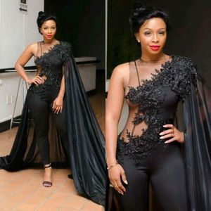 Sexig Illusion Jumpsuits Evening Klänningar För Kvinnor Aso Ebi 2022 Lace Appliques Beaded Chic Design Byxor Suit Arabic Cape Pagant Prom Klänning Special Occasion Grows