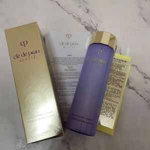 Vakıf Astar CPB CLE DE PEAU BEAUTE SOIN DOTEREUR ESSENTIEL Temel Refinasyon Özü 170ml Ücretsiz Teslimat