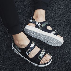 2021 Män Sport Trainer Sneakers Stor Storlek Tofflor Sandaler Sommar Ungdom Student Slides Svart Grå Vit Ljus Blå Orange Designers Flip Flops Kod: 28-90s