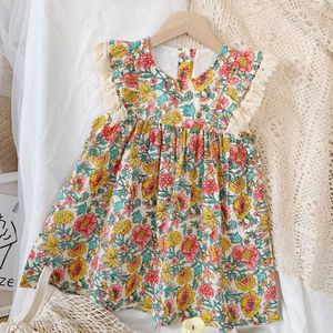 2020 Girls Floral Dress Sommarflickor Barnkläder Europeiska Amerikanska Etniska Stil Lace Flying Sleeves Princess Fairy Dress Q0716