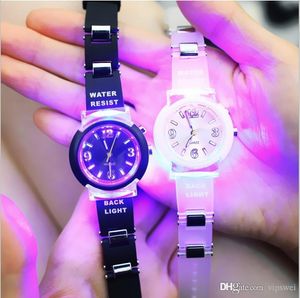 女性の発光カラーLEDウォッチハラジュックファッションの動向カップルゼリー透明シリコーンガールチャイルドギフト腕時計