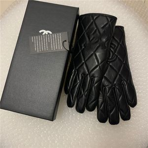 Insulated Sheepskin Winter Gloves with Touchscreen-Compatible Plush Fingertips for Cycling, Warm Black Leather