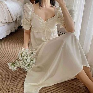 Prinsessan Style Nightdress Sleepwear Kvinnor Sommar Silk Vintage Nightgown Tjejer Sexig Sweet V-Neck Sleep Dress Söt Lace Home Wear 210831