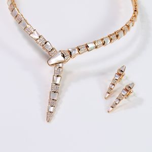 Europe America Designer Jewelry Sets Fashion Lady Women Brass 18K Gold Setting Diamond Mother of Pearl Snake Shape Wide Chain Dinner Necklace Earrings