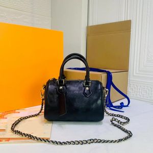 2022 Lyxig mode clamshell väska liten handväska dam känd märke designer messenger ba g axelväskor läder kedja ladys handväskor 20x11.5x11cm